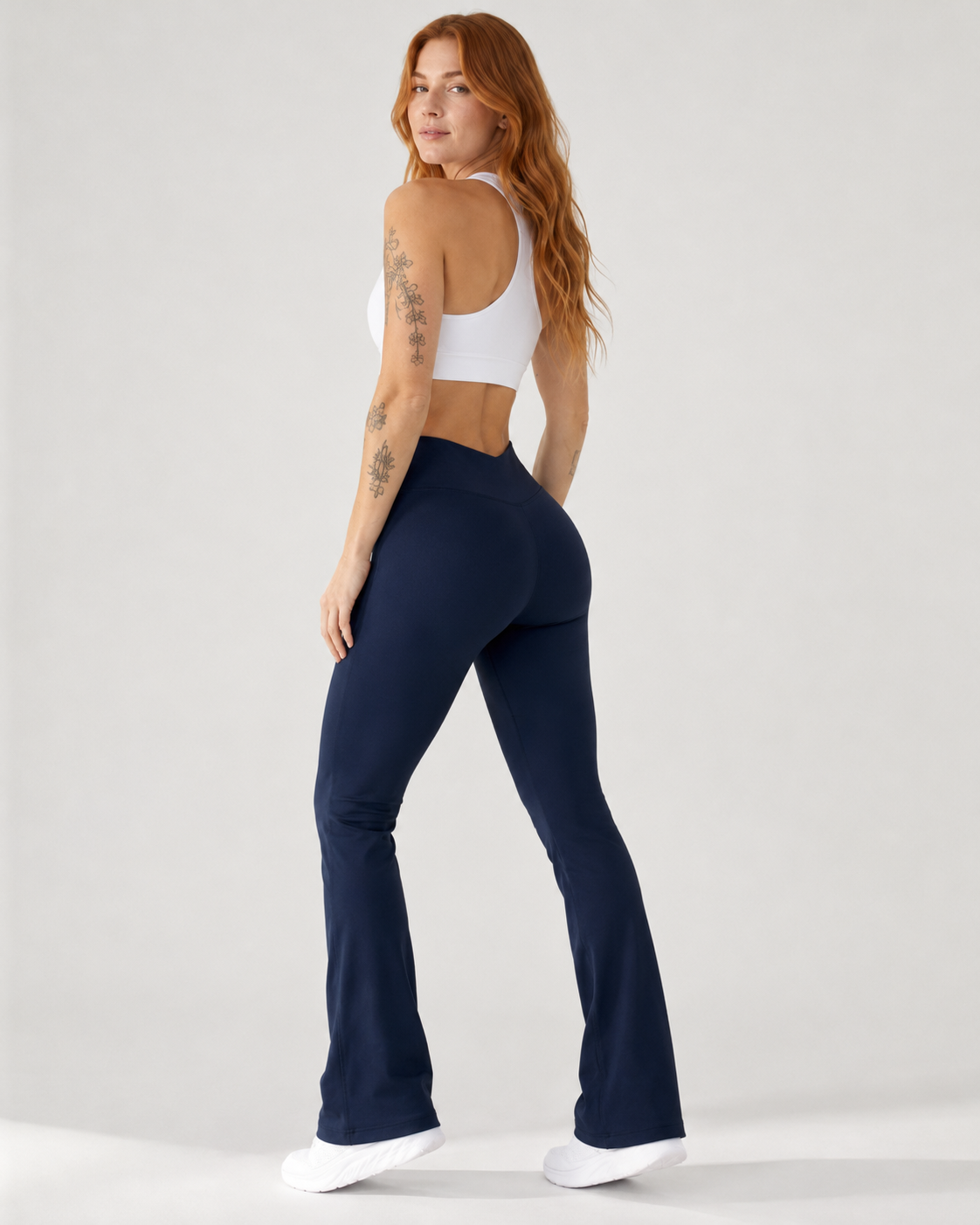 LF Signature V-Cut Flared Leggings - Image 3
